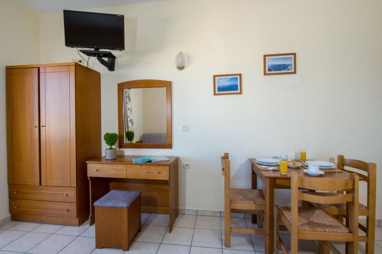 Dias Hotel Apartments Agia Marina  Exterior photo